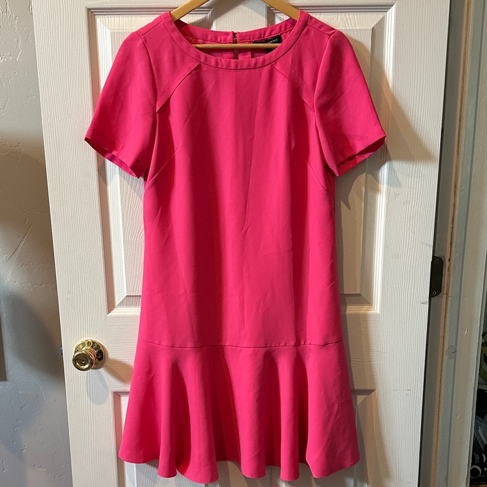 Banana Republic Short-Sleeve Flounce Dress in Bright Pink in 6 Tall